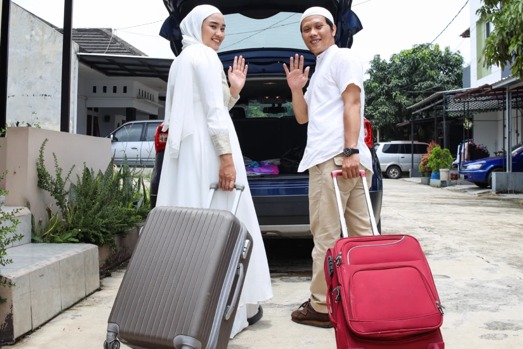 muslim couple bring luggages back car ready go mudik eid mubarak moment